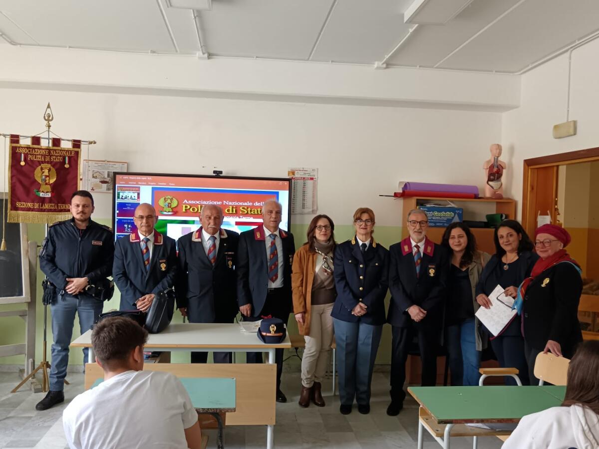 Rispetto delle regole e legalità al centro dell’incontro promosso dalla Polizia di Stato e Anps con gli alunni del plesso di Pianopoli -