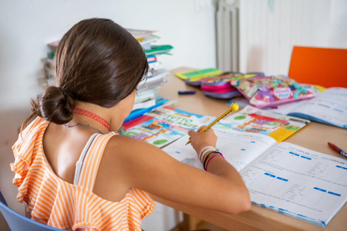 Stop ai compiti a casa all’ultimo momento, famiglie d'accordo con Valditara -