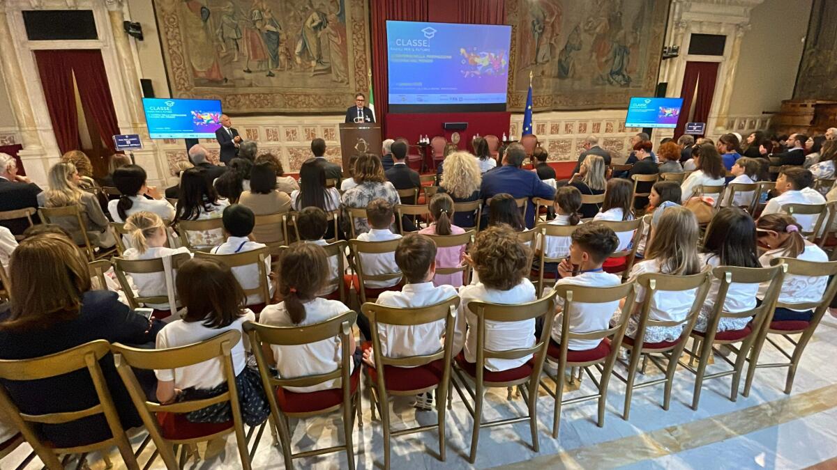 Lavoro e Istruzione. In Italia in discesa gli occupati con bassi livelli di formazione: dal 45% del 2000 al 26% del 2024 -