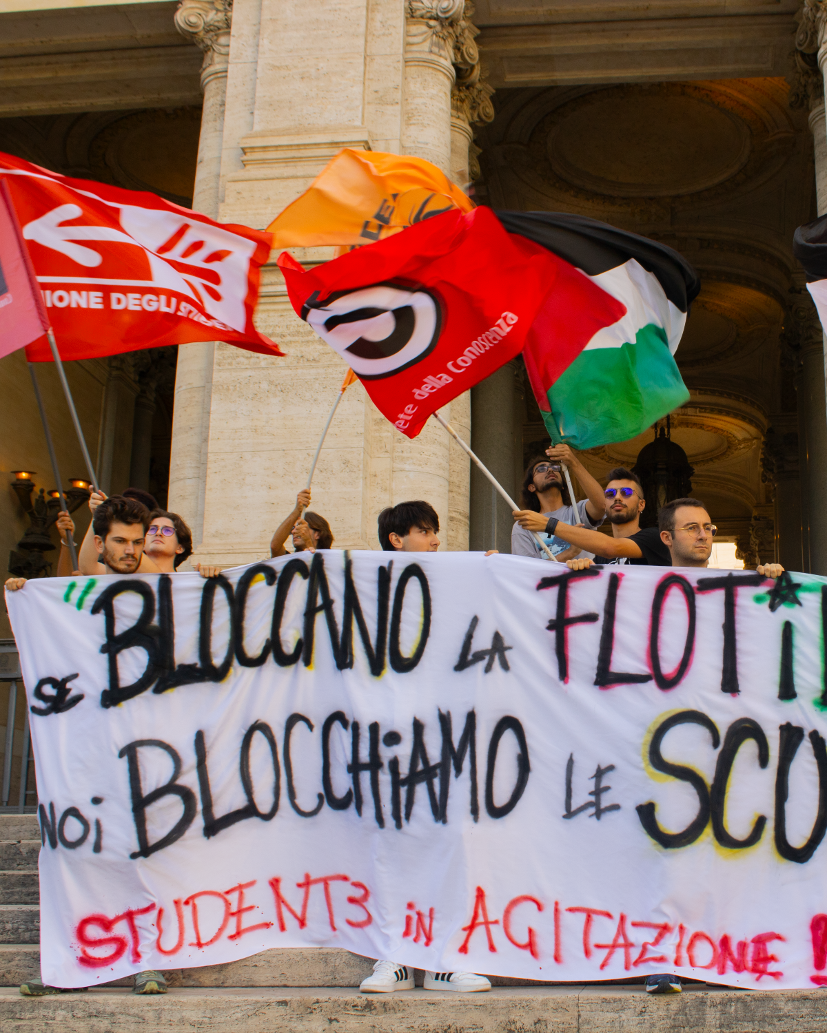 Primo giorno di scuola, proteste  degli studenti da nord a sud  “solidarietà a gaza” - 