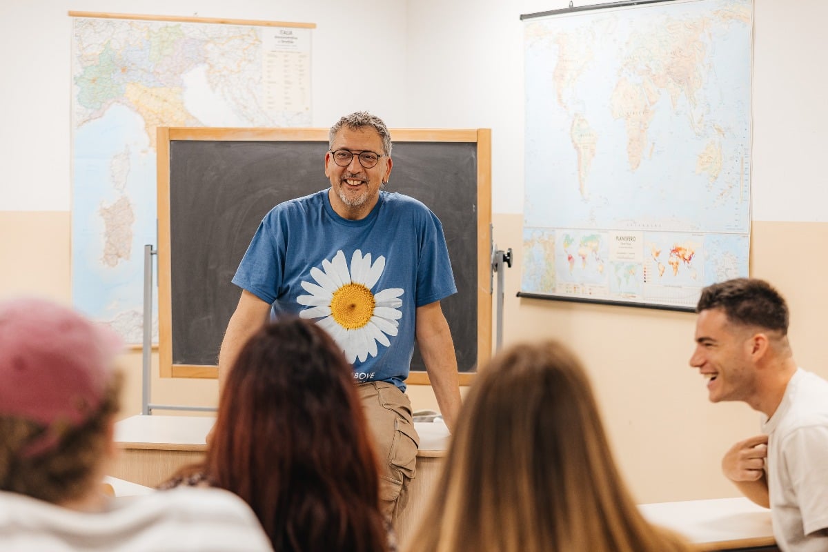 Quando ascoltare diventa la lezione più importante: con “Un Caffé col Prof”, Sandro Marenco lancia una challenge ai docenti di tutta Italia -