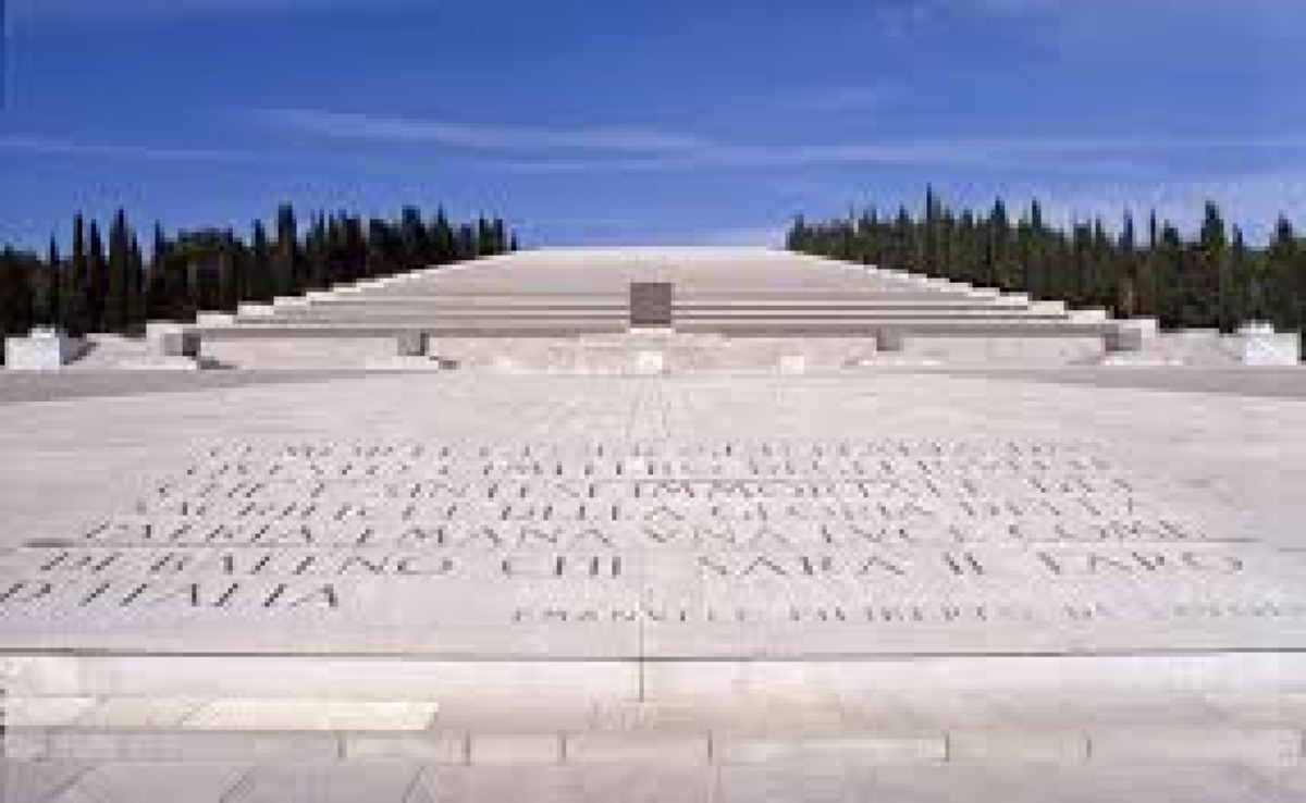 4 novembre: Frassinetti, grande emozione essere al Sacrario di Redupiglia insieme a scolaresche - Caduti della Grande Guerra al Sacrario di Redipuglia 