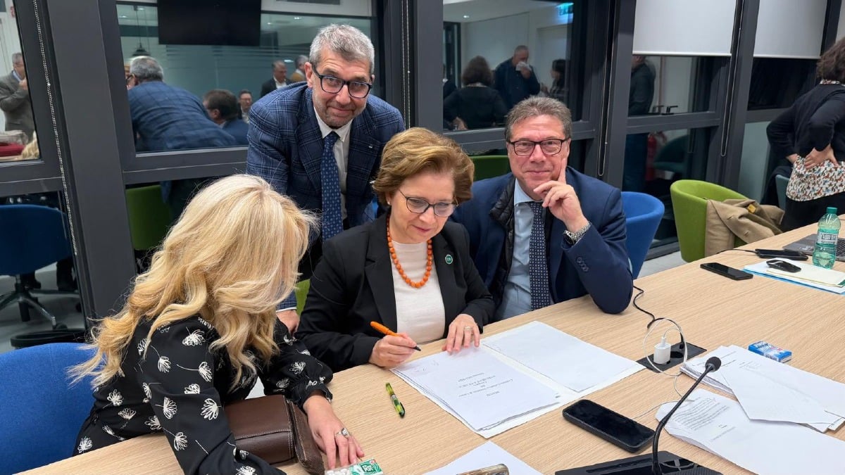 Quanto prendo a Dicembre? Firmato il CCNL come anticipato da La Voce della Scuola. CGIL non firma. UIL e Gilda sì - La Voce della Scuola