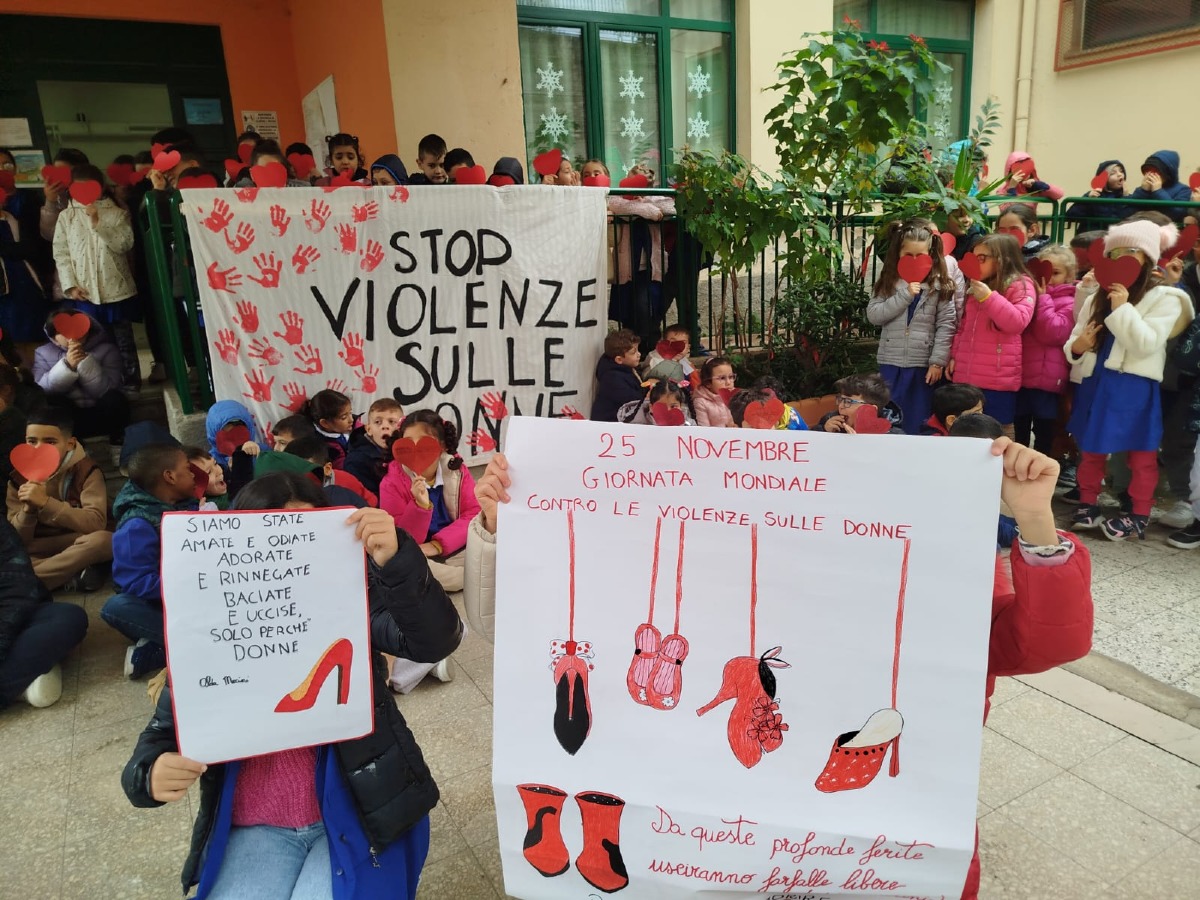 “No” alla violenza sulle donne. Gli studenti dell’Istituto comprensivo Gatti-Manzoni-Augruso si mobilitano per il 25 Novembre   - 