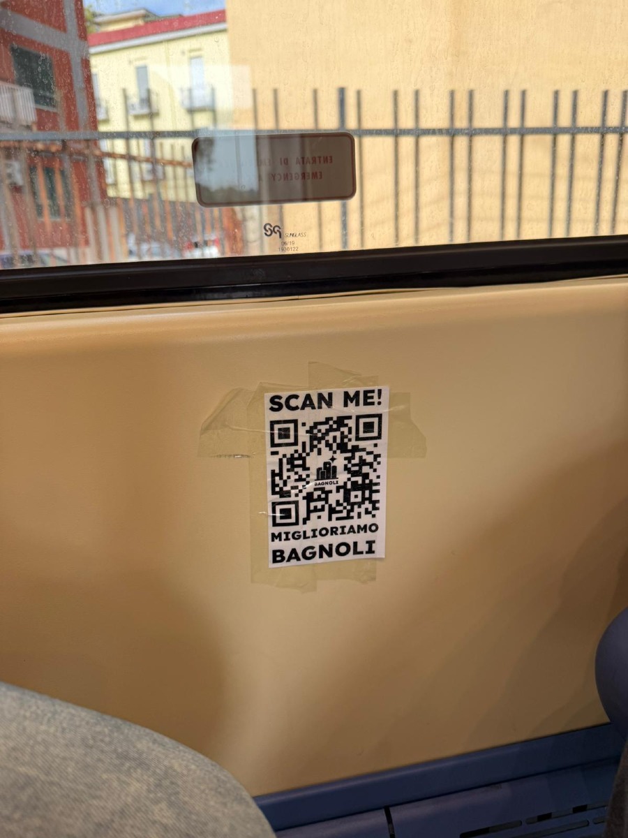 QR code in uno dei vagoni della ferrovia Cumana