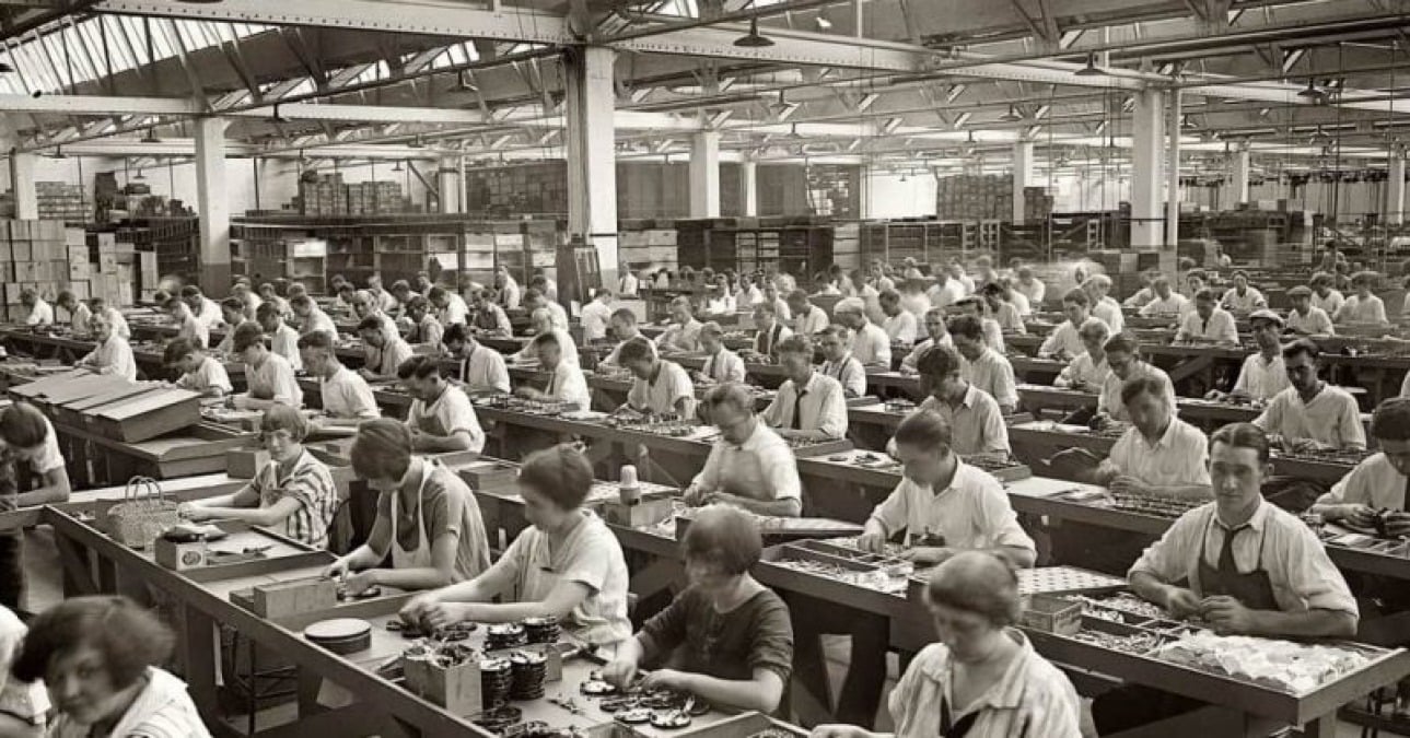 La scuola sotto assedio: burocrazia, divisioni e la grande occasione mancata - 