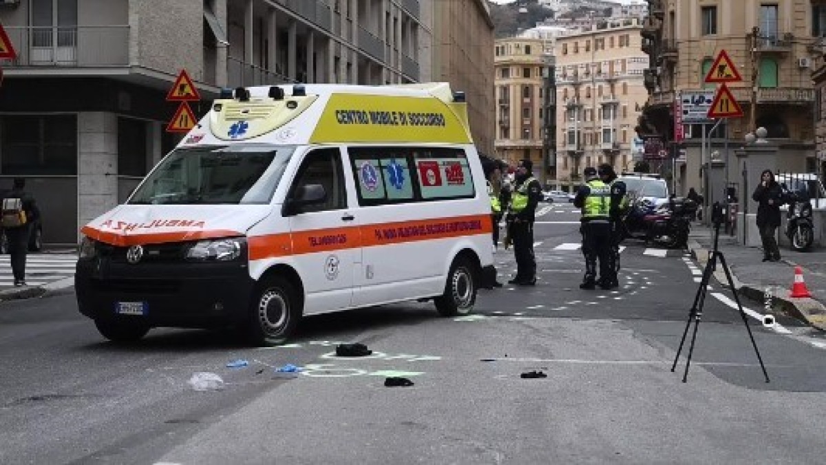 Studente accoltellato in aula a La Spezia: muore a 17 anni, scuola sotto shock - 