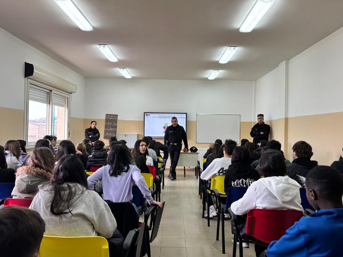 Villamar, i Carabinieri incontrano gli studenti: legalità e sicurezza al centro del progetto “Cittadini responsabili” - 
