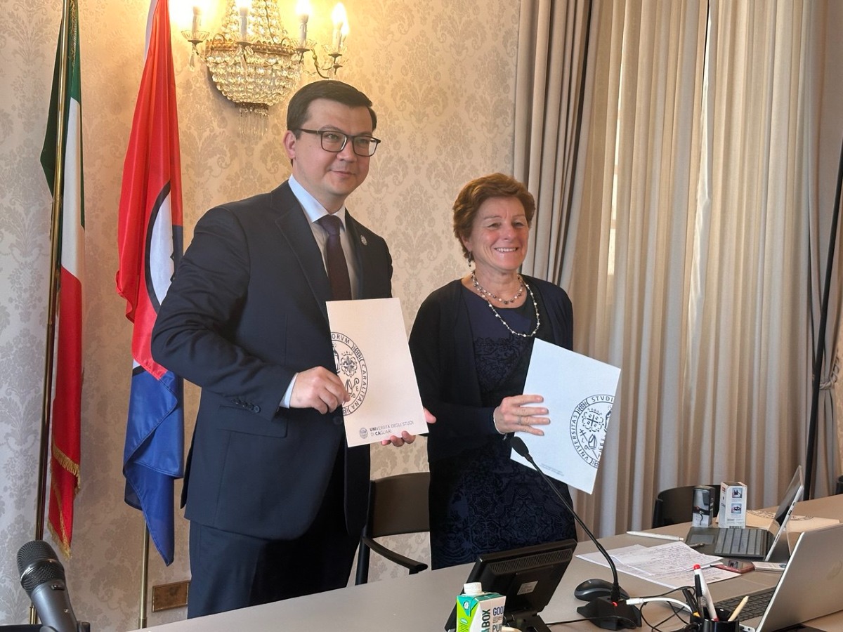 Da sinistra il rettore Akmal Baltayevich Allakuliyev  e la prorettrice UniCa Alessandra Carucci   