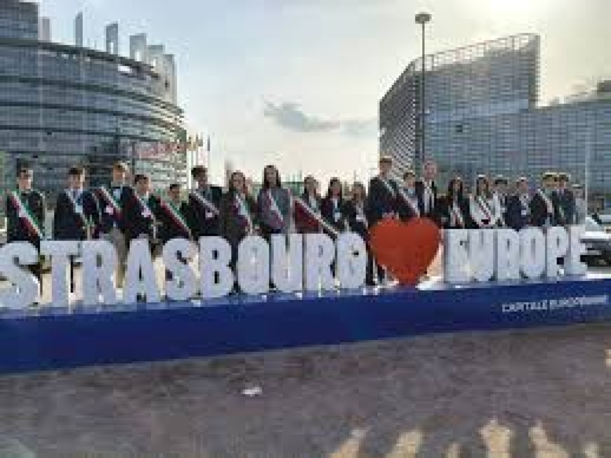 Nel cuore dell’Europa: i Consigli Comunali dei Ragazzi della provincia di Varese in visita al Parlamento Europeo di Strasburgo - 