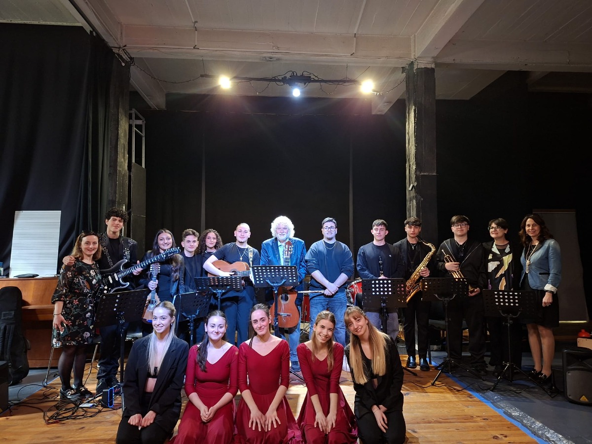 Rientrati dal tour francese soddisfatti e orgogliosi d’aver realizzato un progetto ambizioso sia per l’aspetto tecnico che per quello sociale - 