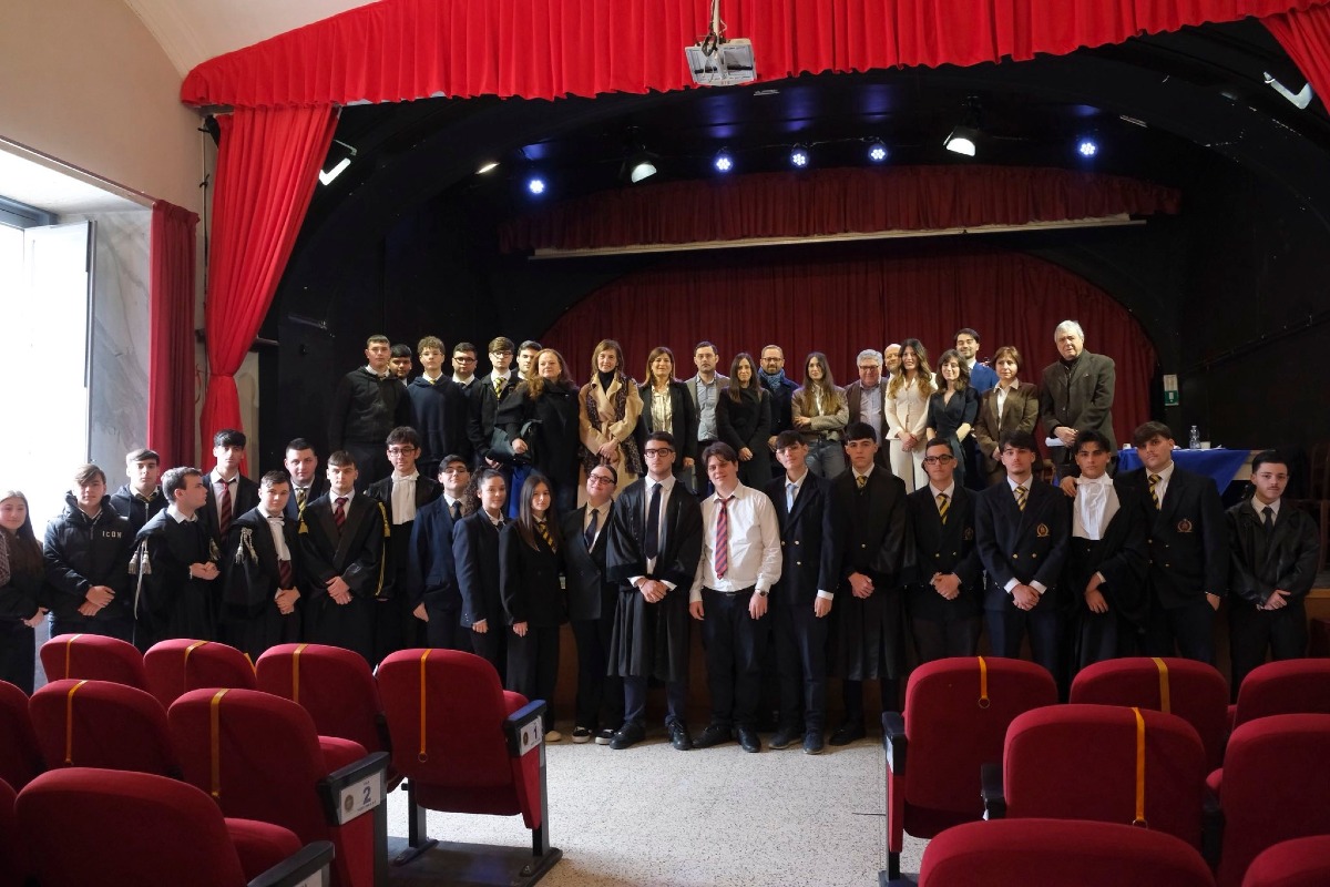 Villaggio dei Ragazzi, studenti in aula per simulare un processo sulla violenza di genere: formazione, legalità e impegno civile - 