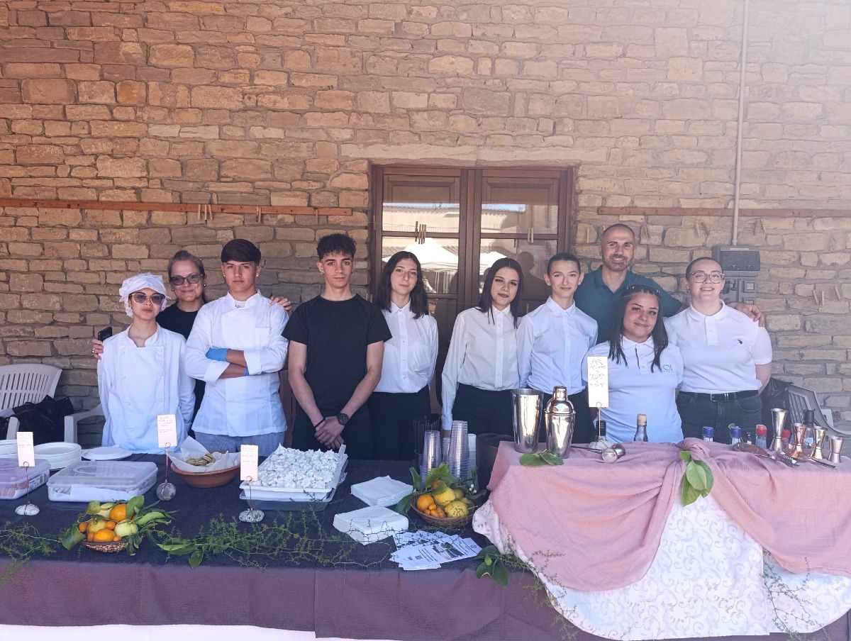 L’erbario da bere… e da mangiare: gli studenti del Tuveri protagonisti al Festival delle Erbe - 