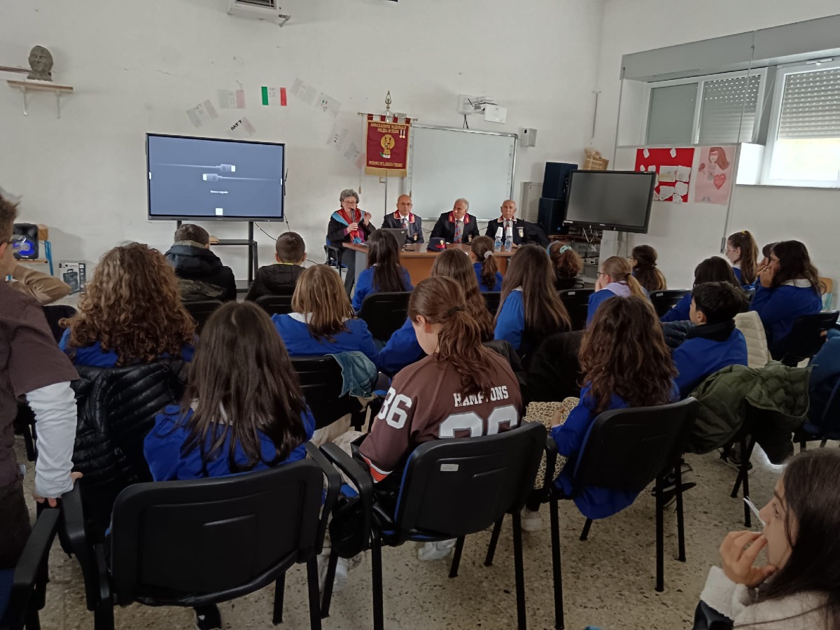 Legalità e prevenzione a scuola: l’Associazione Nazionale Polizia di Stato incontra gli alunni di Feroleto Antico e Pianopoli per dire no alle dipendenze - 