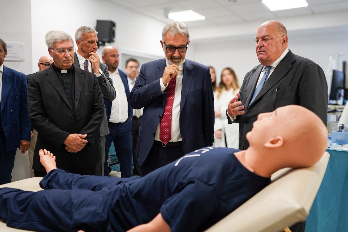 Il Presidente della Regione Lazio Francesco Rocca visita il CESMAT dell’Università Europea di Roma - 