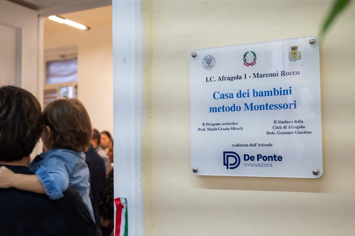 Afragola, tagliato il nastro della prima Aula Montessoriana dell'Istituto "Marconi": grande affluenza all'inaugurazione - 