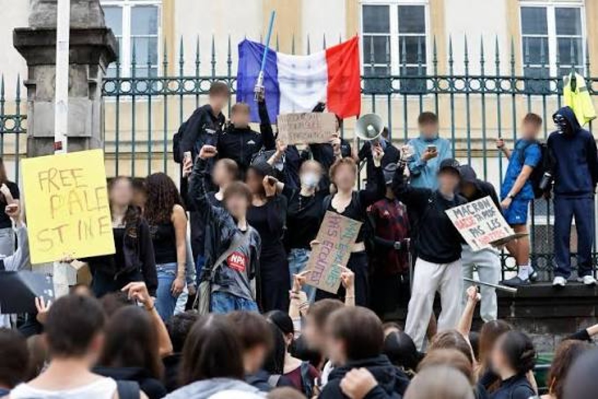 Scuola, FLC CGIL: solidarietà a lavoratori e studenti francesi - 